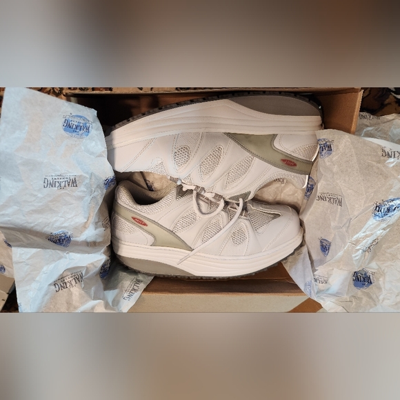 New in Box Women's MBT Sport 2 White Sz 9.5 - Picture 8 of 11